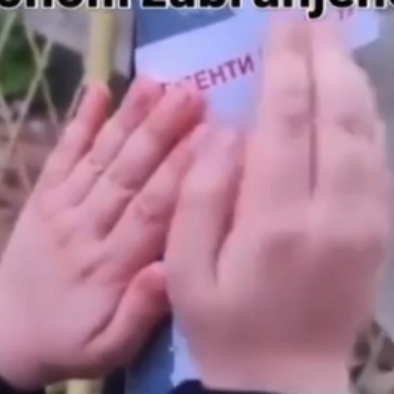 Blokaderi prešli sve granice; Zloupotrebljavaju decu u političke svrhe VIDEO