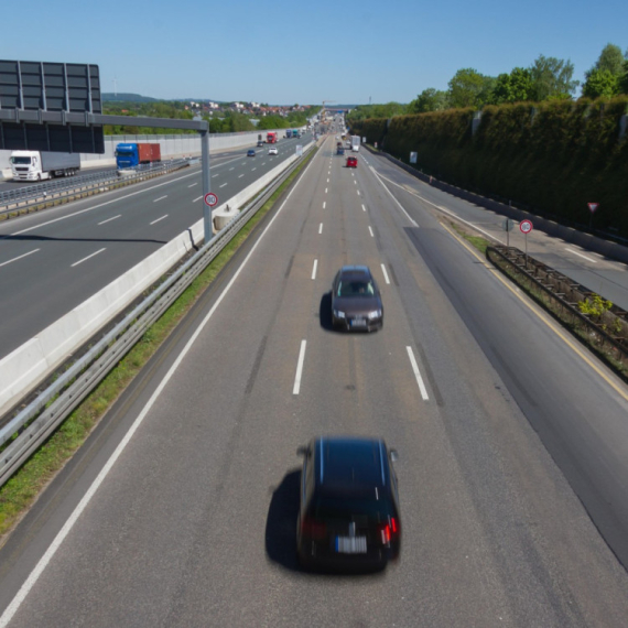 Šta da radite ako vam ide vozilo iz kontrasmera na auto-putu