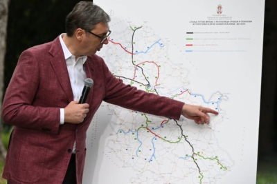Slika za Vučić pokazao mapu – sve je jasno: "Ovo crno je izgrađeno do 2012. godine, ovo crveno – to sada gradimo"
