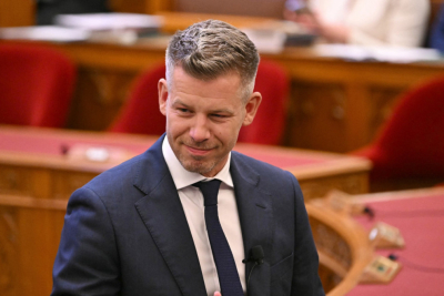 Slika za Mađar najavio rezove plata državnih funkcionera: I sebi je smanjio zaradu