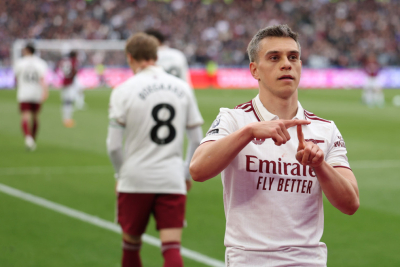 Slika za Promašen zicer i poništen gol spasli Arsenal – smeši se prva titula posle 22 godine VIDEO