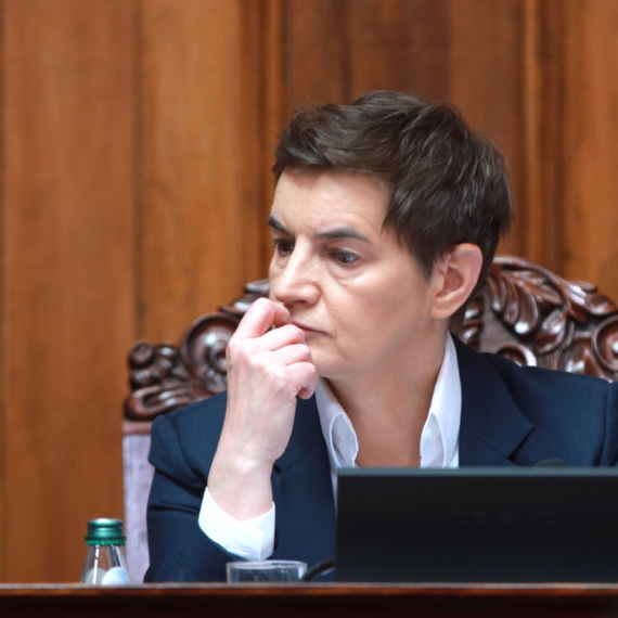 "Srpske ruke su krvave"; Brnabić odbrusila na monstruoznu uvredu na koju su blokaderi aplaudirali VIDEO