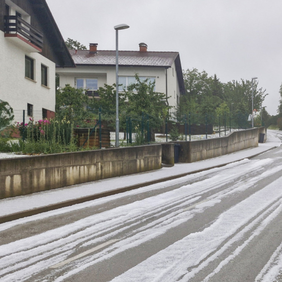 Dramatičan pad temperature: Olujni front doneo sneg i kišu FOTO