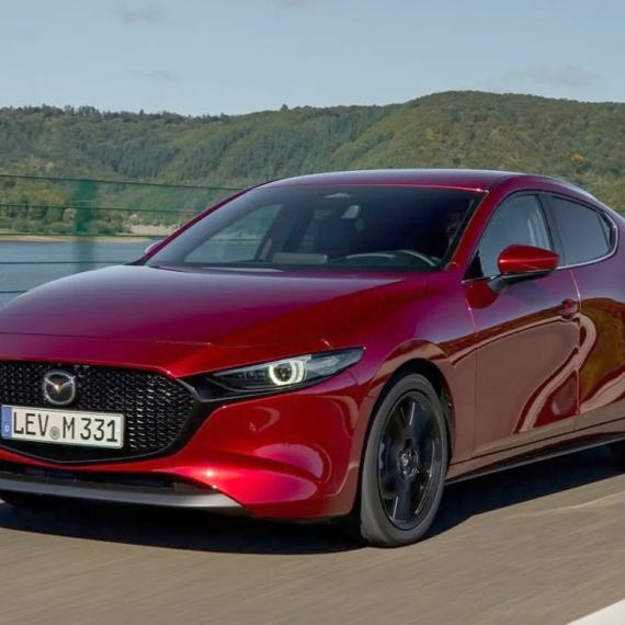 Mazda tiho unapredila "trojku": Nove tehnologije stižu bez velikih promena dizajna FOTO