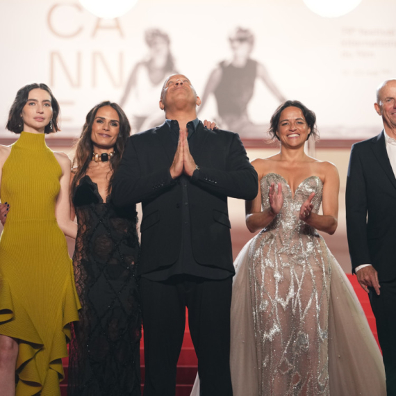 Suze Vin Dizela u Kanu obišle svet: Jedna rečenica o Polu Vokeru rasplakala publiku FOTO/VIDEO