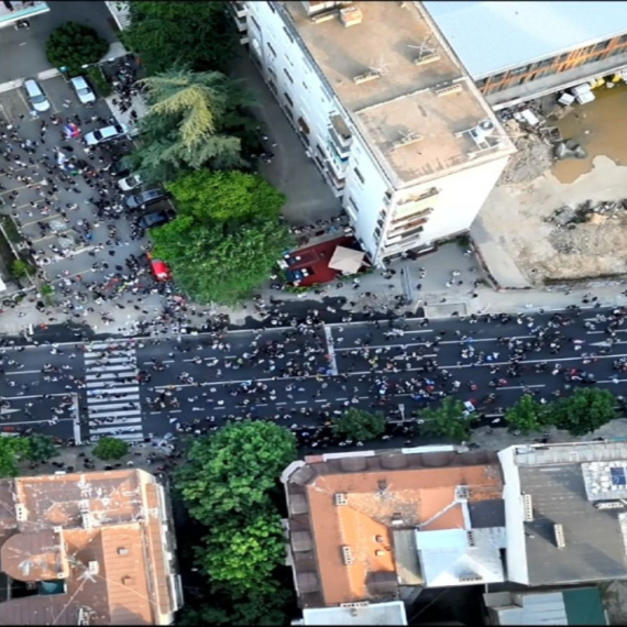 Blokaderi ponovo doživeli debakl; Propao skup ispred RTS FOTO