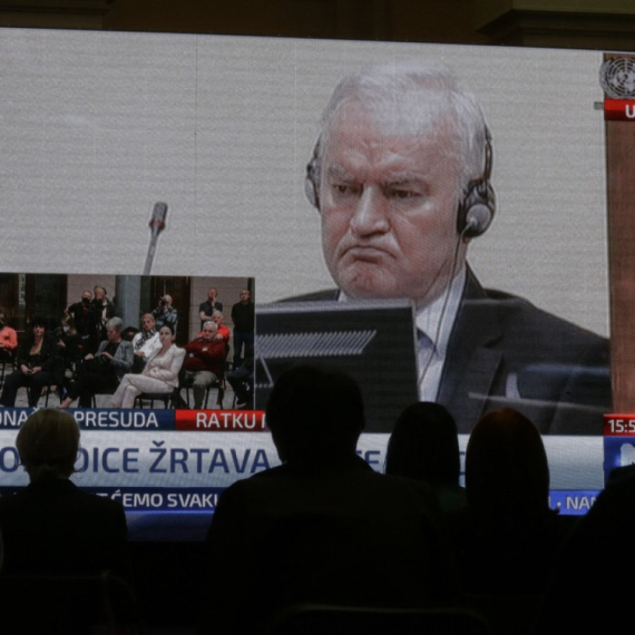 General Mladić u katastrofalnom stanju; "Umire, vezan za krevet" VIDEO