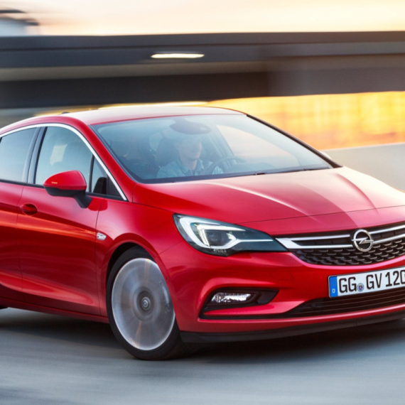 Opel Astra "jurila" 696 km/h: Policija priznala grešku, ali kazna i dalje ostaje