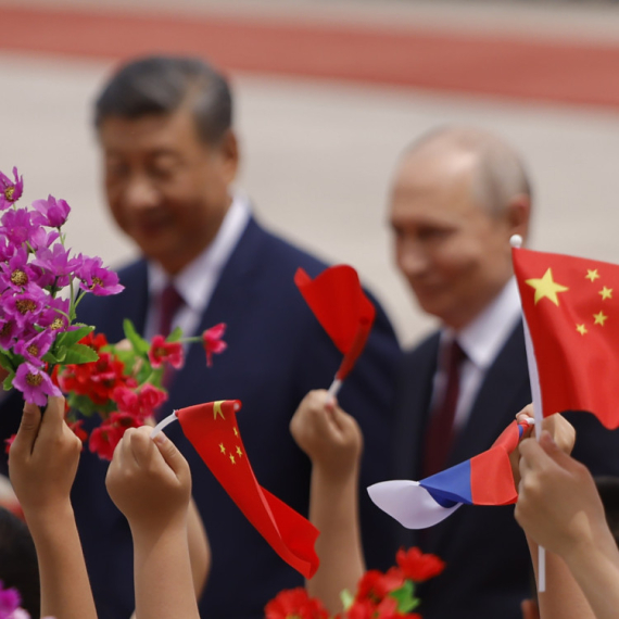 Putin dočekan topovskom paljbom u Pekingu; "Dragi prijatelju..." FOTO/VIDEO