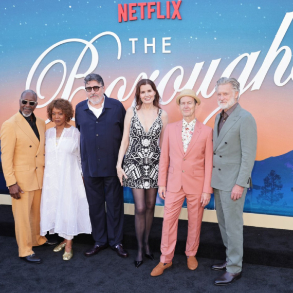 Nova serija kreatora "Stranger Things"-a osvaja Netfliks: Glumačka postava oduševila kritičare VIDEO