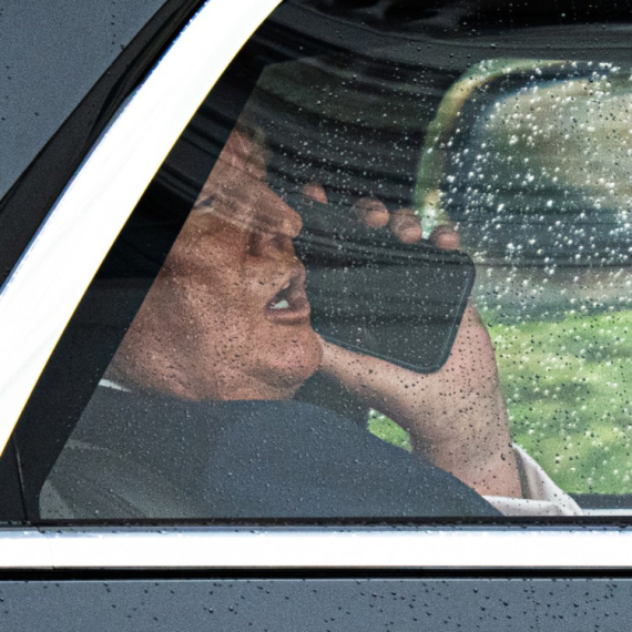 Tramp kreće na Foklande?