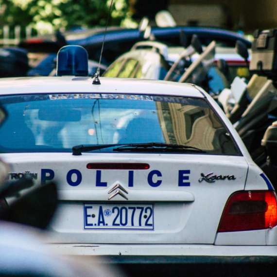 Policajci upali u zamku? Eksplodirao sumnjiv kofer, ima povređenih VIDEO