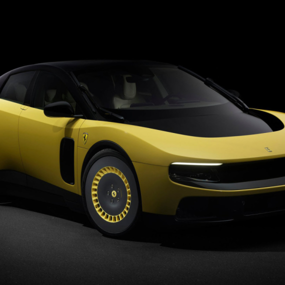 Bivši šef Ferrarija žestoko kritikovao prvi električni model marke