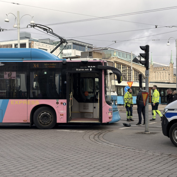 Fijasko na prvoj vožnji: Autonomni autobus sudario se sa tramvajem nakon par kilometara