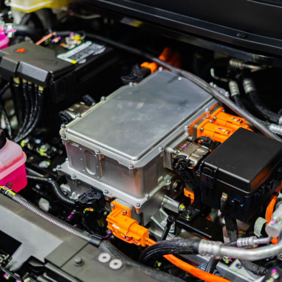 Da li sme da se pere motor električnog automobila?