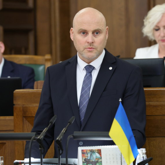 Letonski premijer šokirao predlogom: "Popijte jedno pivo manje i pomozite Ukrajini"