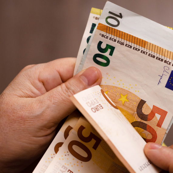 Za ovaj posao nude godišnju platu od 27.500 evra, besplatan smeštaj i službeno vozilo