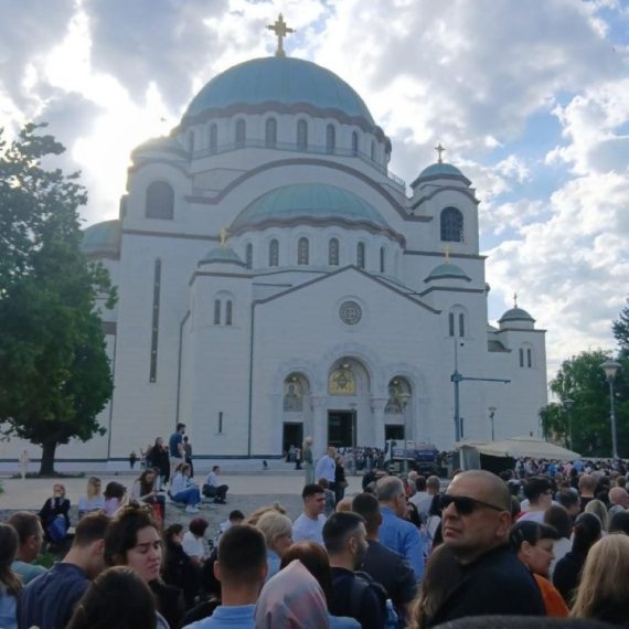 Ovo je broj podeljenih osveštanih traka na Pojasu Presvete Bogorodice u Hramu Svetog Save FOTO/VIDEO