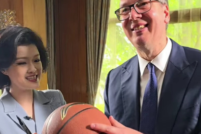Slika za Kinezi imaju poseban nadimak za Vučića – tako se potpisao na lopti; Otkrio i da li voli kinesku hranu VIDEO
