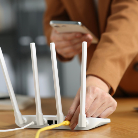 Wi-Fi vam je očajan u stanu ili kući? Evo kako da besplatno pojačate signal
