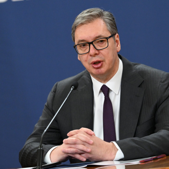 "Pravi se atmosfera da je Vučić nepoželjan"; Vučević: "Nadam se da će doneti najbolju odluku o putu u Tivat"