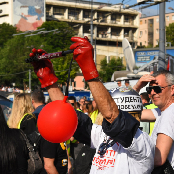 Blokaderski mediji toliko izmišljaju da su i njihovi ljudi počeli da ih upozoravaju: "Nemojte da se blamirate"