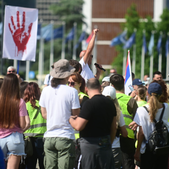 Antić o blokaderima: "Hoće da vode Srbiju, a mrze crkvu i ćirilicu. Vernike proglašavaju omađijanima..." VIDEO