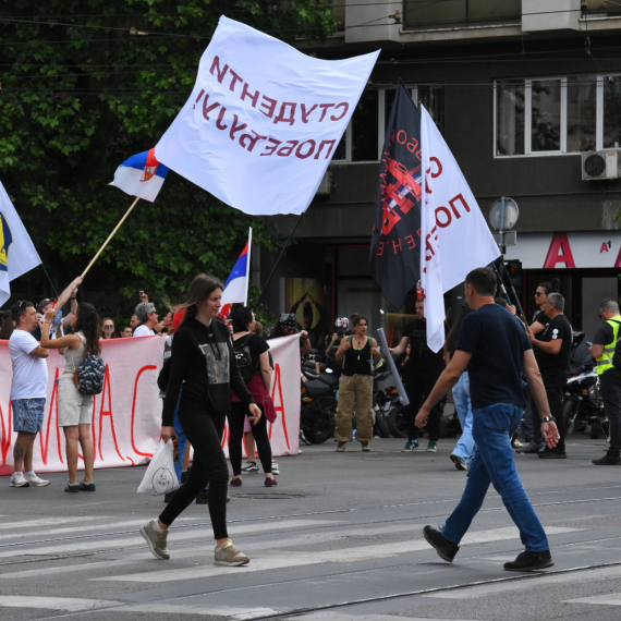 česnik skupa u Kraljevu besan na svoje blokadere; "Pešačio sam 60 kilometara, a onda su mi ukrali bateriju"
