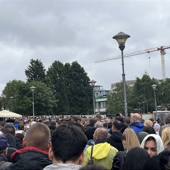 Novi blokaderski napad na vernike: 800.000 ljudi na Vračaru za njih je običan performans