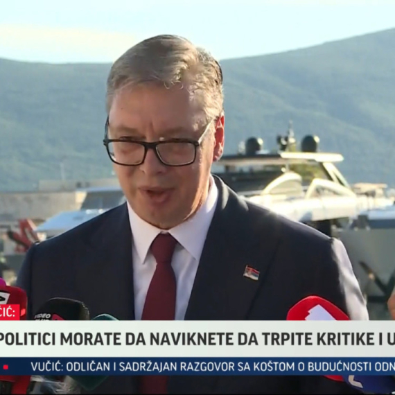 Vučić iz Tivta: "Protiv mene u Crnoj Gori vode brutalnu kampanju"; "Građani me dočekali sa 'pomaže Bog'" VIDEO