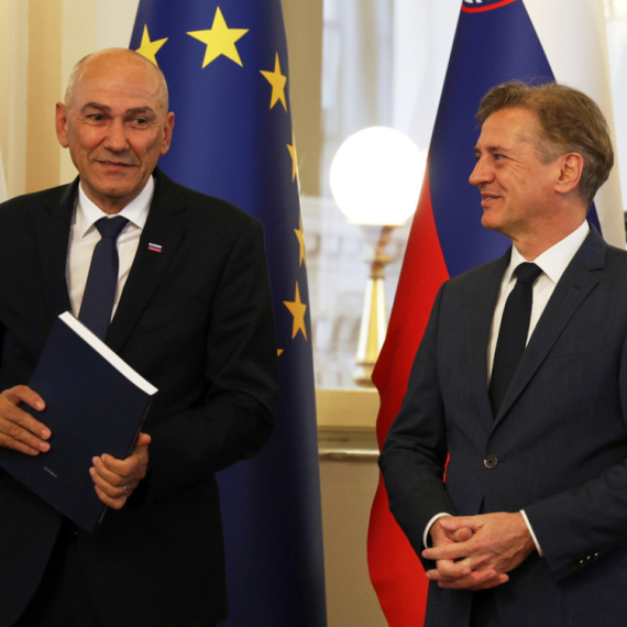 Golob zvanično predao vlast; Ovo su prve reči novog-starog premijera FOTO