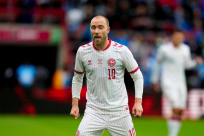 Slika za Horor scene – ponovo se srušio Eriksen usred meča! VIDEO