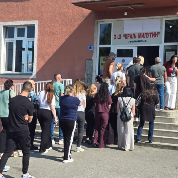 Skupovi podrške uhapšenim direktorima u opštini Gračanica održani i danas