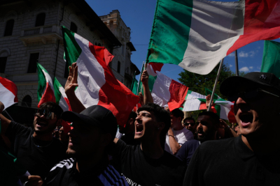 Slika za Rimom se orilo: "Duče, Duče"; Italija podeljena – za i protiv migranata FOTO/VIDEO