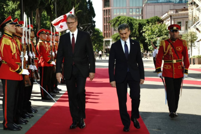 Slika za Vučić nastavlja posetu Gruziji; Sastao se sa premijerom Kobahidzeom u Tbilisiju