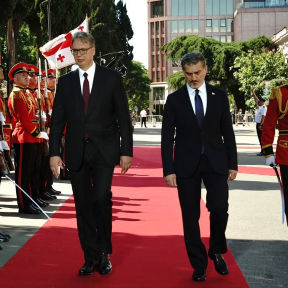 Mediji u Gruziji bruje o Vučićevoj poseti; Veliku pažnju posvetili dolasku predsednika Srbije FOTO