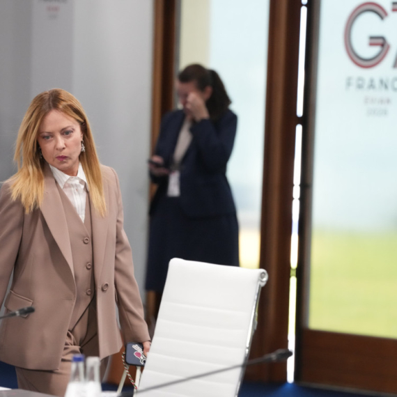 Iza kulisa sastanaka na samitu G7: Ko je prestao da puši, a ko izgubio sat? VIDEO
