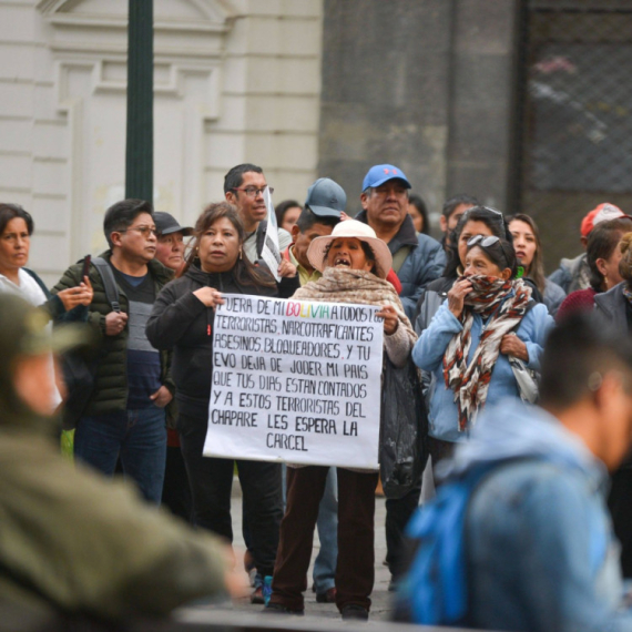 Proglašeno vanredno stanje u Boliviji; Blokade puteva traju skoro dva meseca, najmanje 14 mrtvih