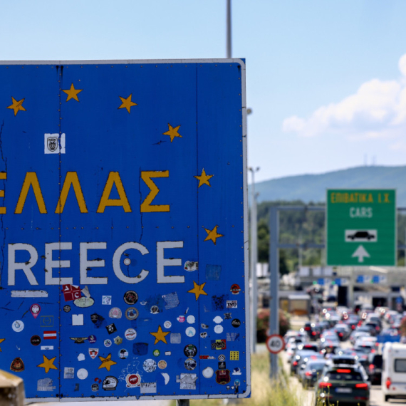 Long queues since early morning: Waiting times reach up to three hours at one border crossing VIDEO
