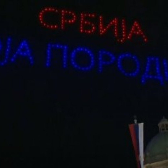 Dron šou ispred Skupštine; Moćna poruka iznad Beograda; Vučić: "Vidimo se sutra u 18h" VIDEO
