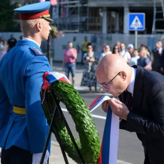 Vučević u Kruševcu: "Vidovdan je zavet, sećanje i opomena"; Počasna paljba sa brda Bagdala FOTO
