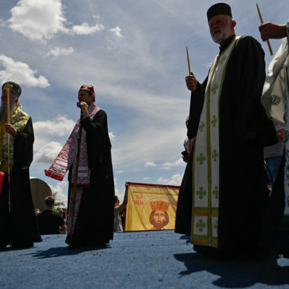 Služen parastos srpskim junacima stradalim u Kosovskom boju na Gazimestanu