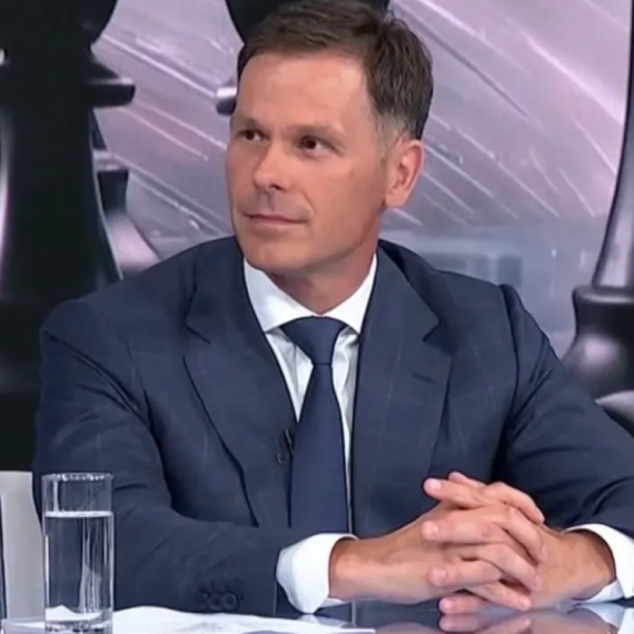 Siniši Malom pretili isključivanjem mikrofona; Tokom debate se obratio direktno voditelju VIDEO