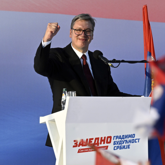 Istorijski skup u Beogradu: Čuo se glas naroda; Snažne Vučićeve poruke građanima; "On je sluga svom narodu"