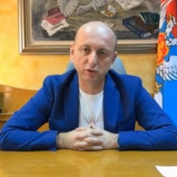 Knežević: "Jedini smo za slobodu mi ostali srpskom rodu"; Samo tri poslanika DNP bila "protiv" promena Ustava