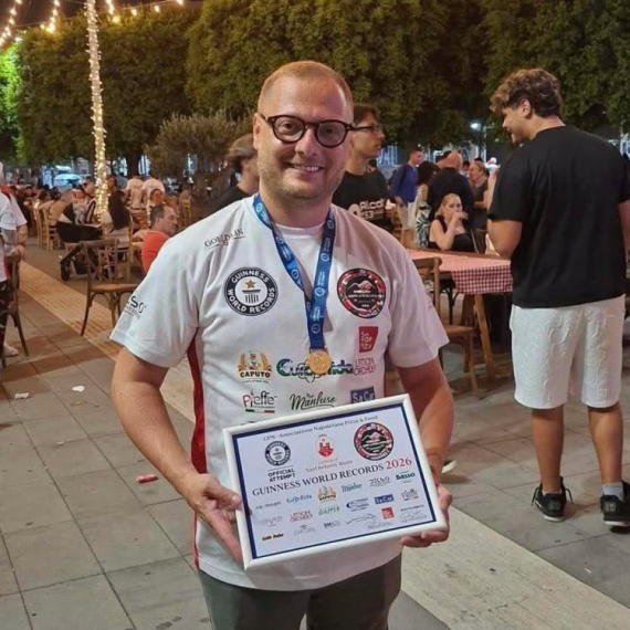Beograđanin srušio Ginisov rekord: Damir sa kolegama za 12 sati napravio čak 12.000 pizza