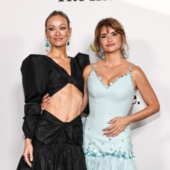 Olivija Vajld šapnula Penelepe Kruz imena poznatih svingera: Razgovor postao viralan VIDEO