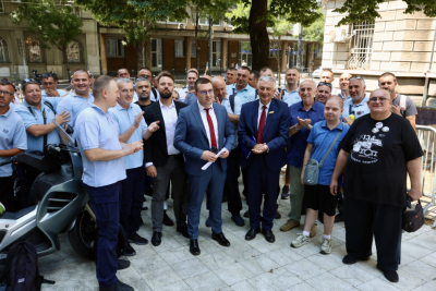 Slika za Poništava se konkurs sa "Strelom", stižu novi trolejbusi i autobusi: Završen sastanak Vučića i GSP-a
