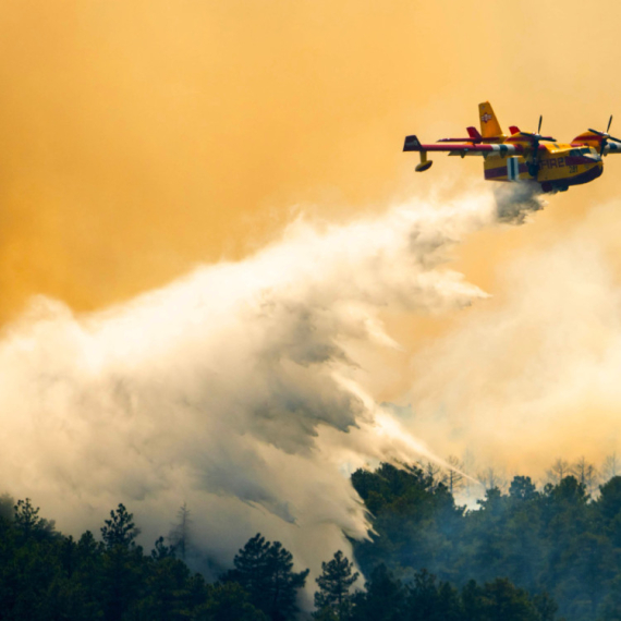 Gori i u Turskoj; Dignuti i avioni i helikopteri