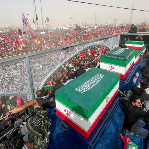 Kovčeg sa Telom Hamneija stigao u Irak; SAD oborile iranske dronove FOTO/VIDEO
